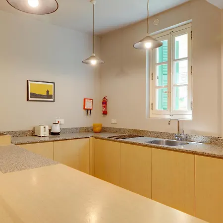 Tranquil 2 Bedroom In The Heart Of