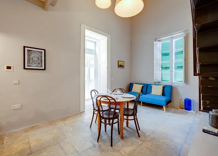 Tranquil 2 Bedroom In The Heart Of