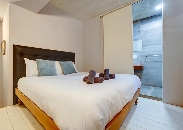 Tranquil 2 Bedroom In The Heart Of Apartment *