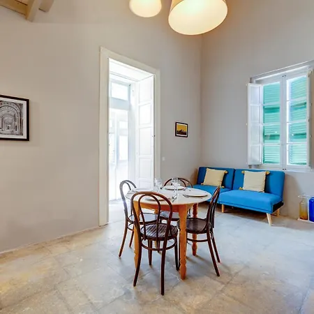 Tranquil 2 Bedroom In The Heart Of