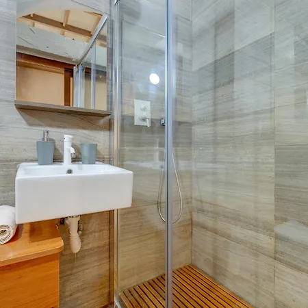 Apartmán Tranquil 2 Bedroom In The Heart Of *